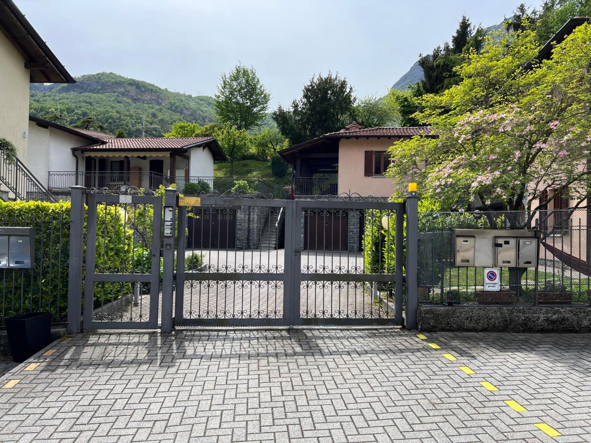 Villa L'Acero Rosso - Giardino Privato E Box Auto Menaggio Exterior foto