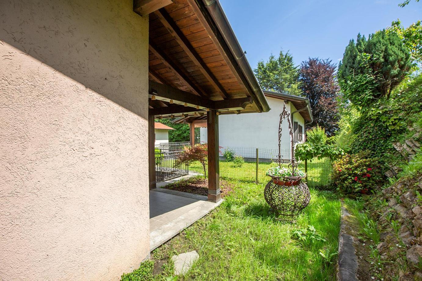 Villa L'Acero Rosso - Giardino Privato E Box Auto Menaggio Exterior foto